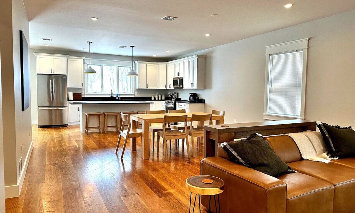 Montgomery House | Luxury 3BR with King Beds in Montgomery Village