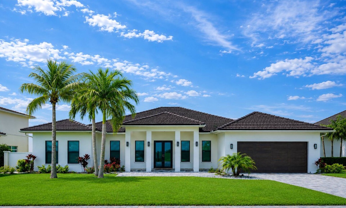 Willoughby Acres House | Luxury 4 bedroom + office, 4 bathroom property with swimming pool and jacuzzi