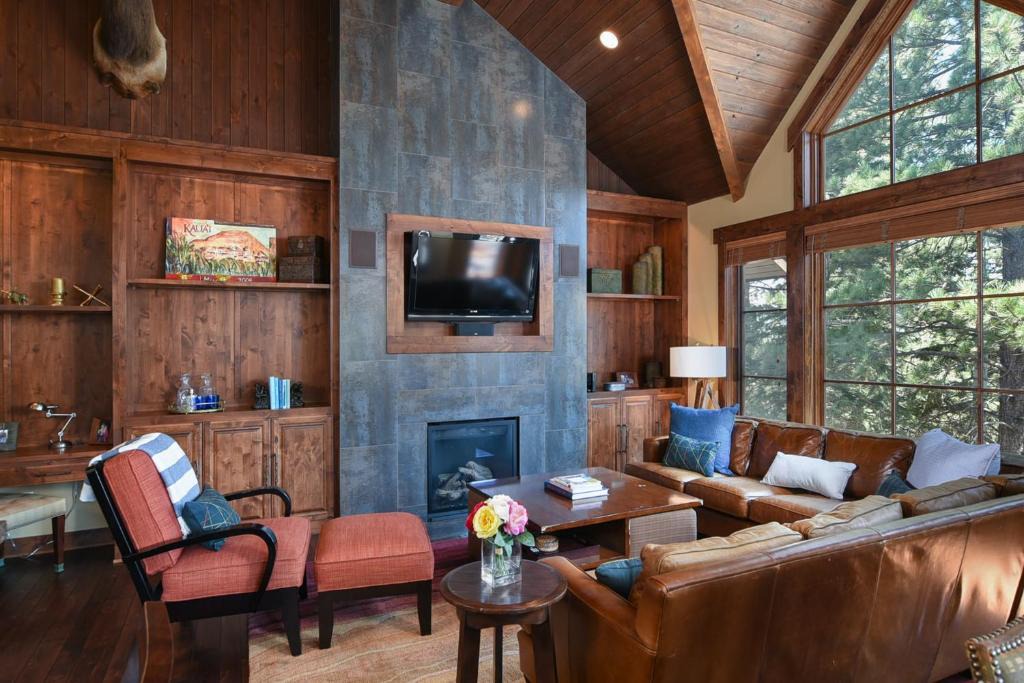 Truckee House | Luxury 4BD Townhome at Village at Northstar - Village Walk 37