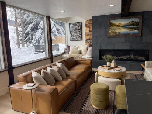 Crested Butte South House | Luxury 4BR Riverfront Home with Hot Tub Near Ski