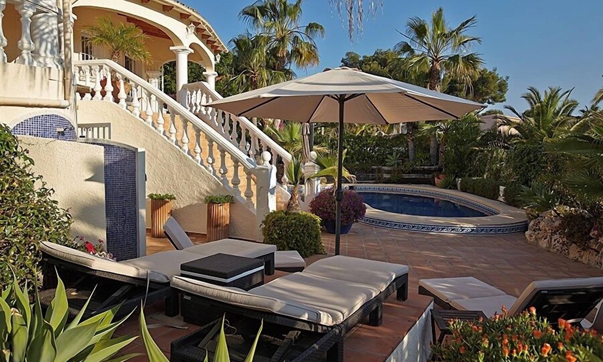La Sabatera Villa | Luxury 5 Bed Mountain Views Heated Pool Games Room