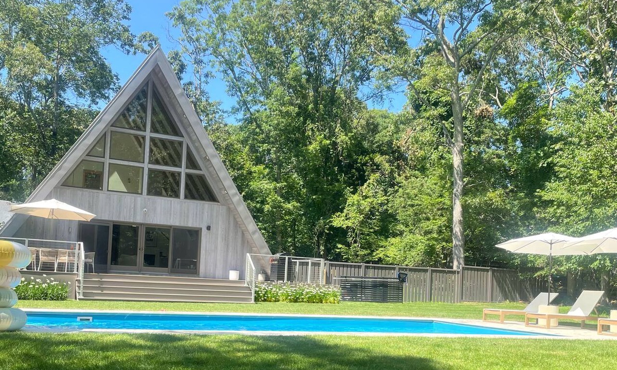 Hampton Bays House | Luxury | 5* Rating | Heated Pool | 10m to US Open