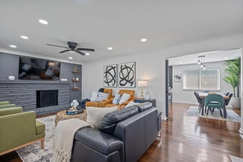 Westwood Villa | Luxury 5BR Cincinnati, Sleeps 12, Crib, Home Gym, Fenced Backyard