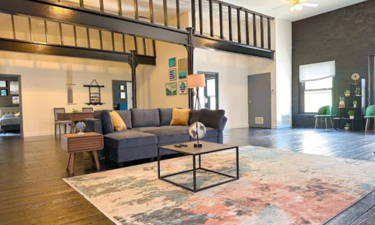 Near South Side Apartment | Luxury 5BR South Loop, McCormick Place, Pool Table