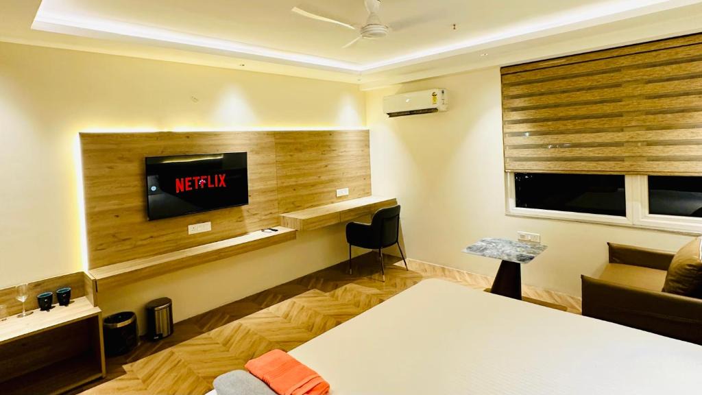 Jaypee Greens Apartment | Luxury 5star Flat, Urgent Check-in Available!
