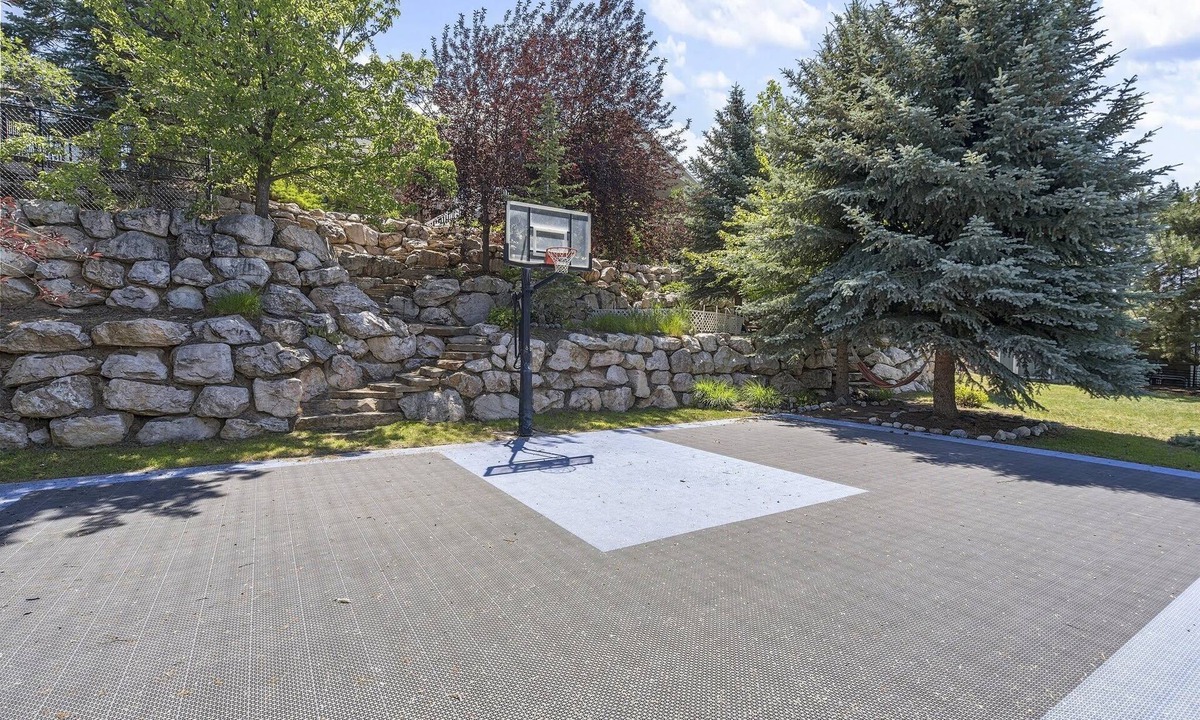 Layton House | Luxury - 6000sqft- Sleeps 22+ Basketball, Billiards, Theater, Game, PrincessRoom
