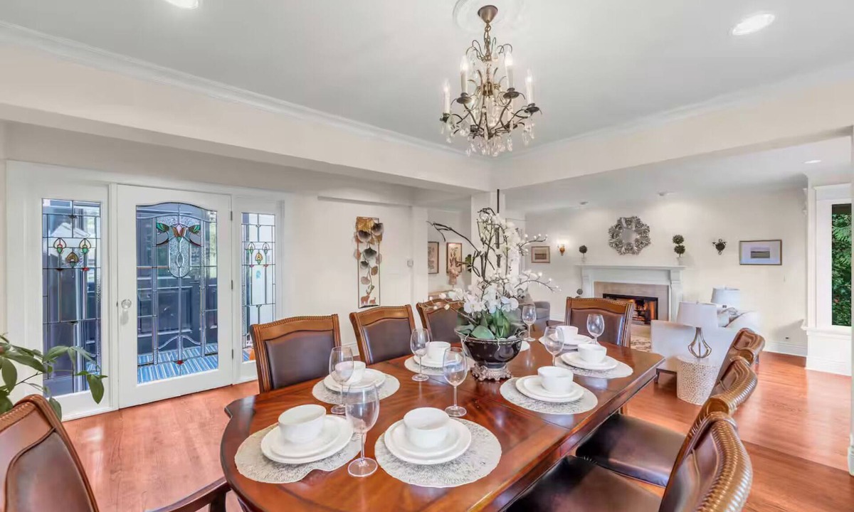 Hollyburn House | Luxury Accommodation in West Van