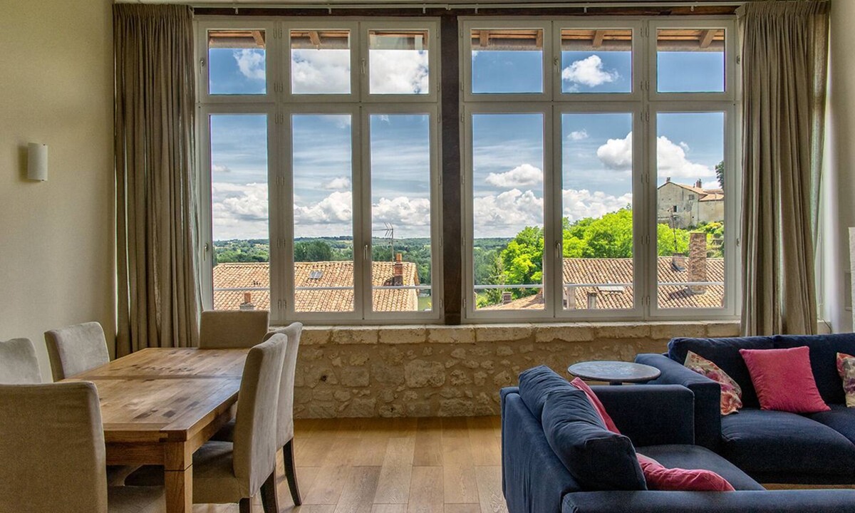 Aubeterre-sur-Dronne Apartment | Luxury and comfortable apartment with beautiful views in centre of village