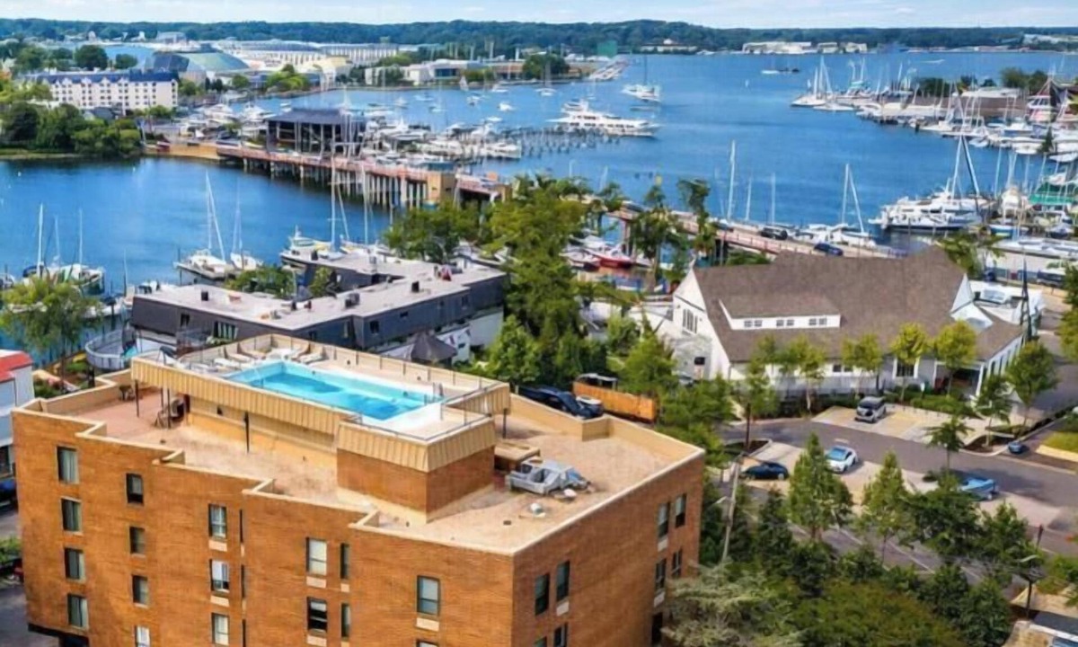 Eastport Condo | Luxury Annapolis condo, fully remodeled, rooftop pool & marina, free parking, 0.3 mi to downtown. Perfect for Navy games, Academy visits, or a waterfront getaway.