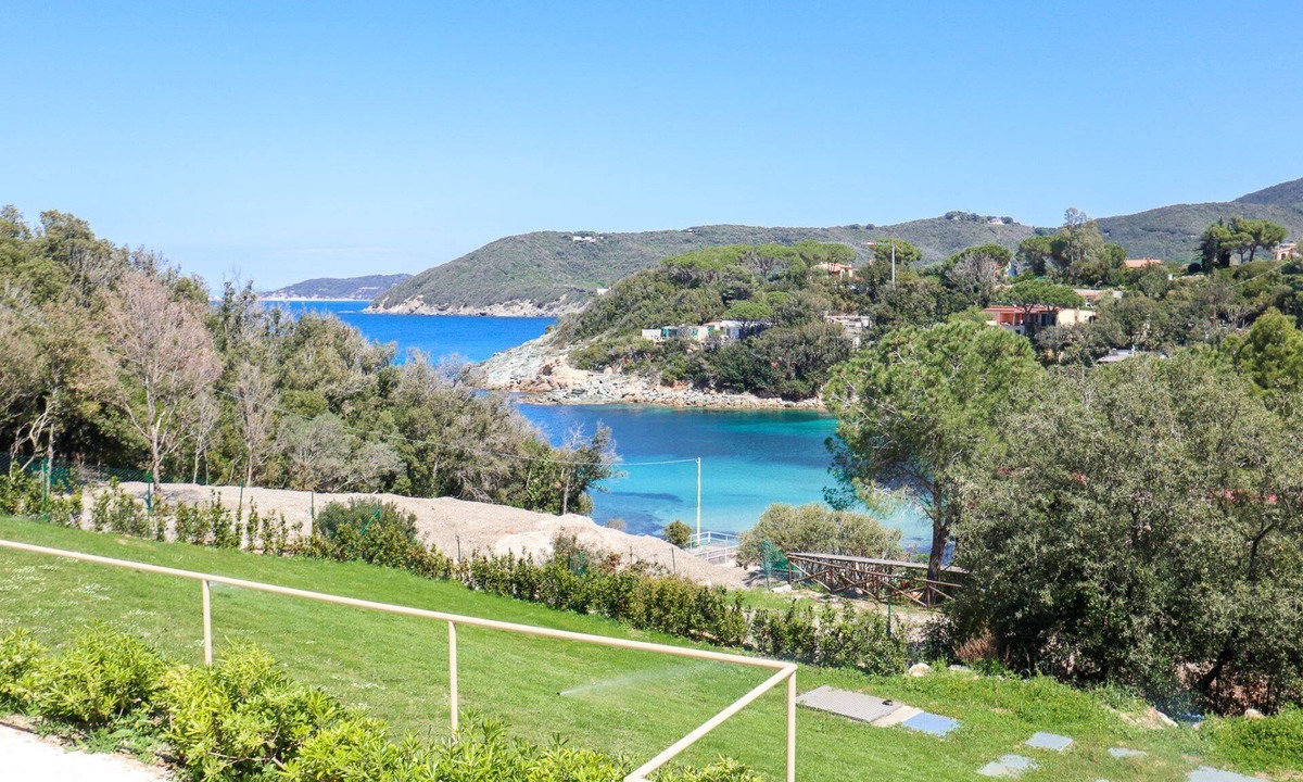 Procchio House | Luxury apartment with private access to the sea.