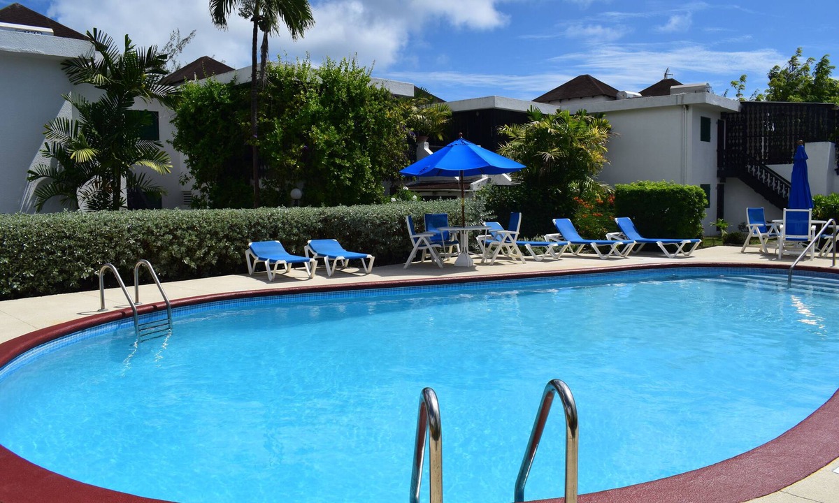 Rendezvous Apartment | Luxury apartment with views of 4th green and pool