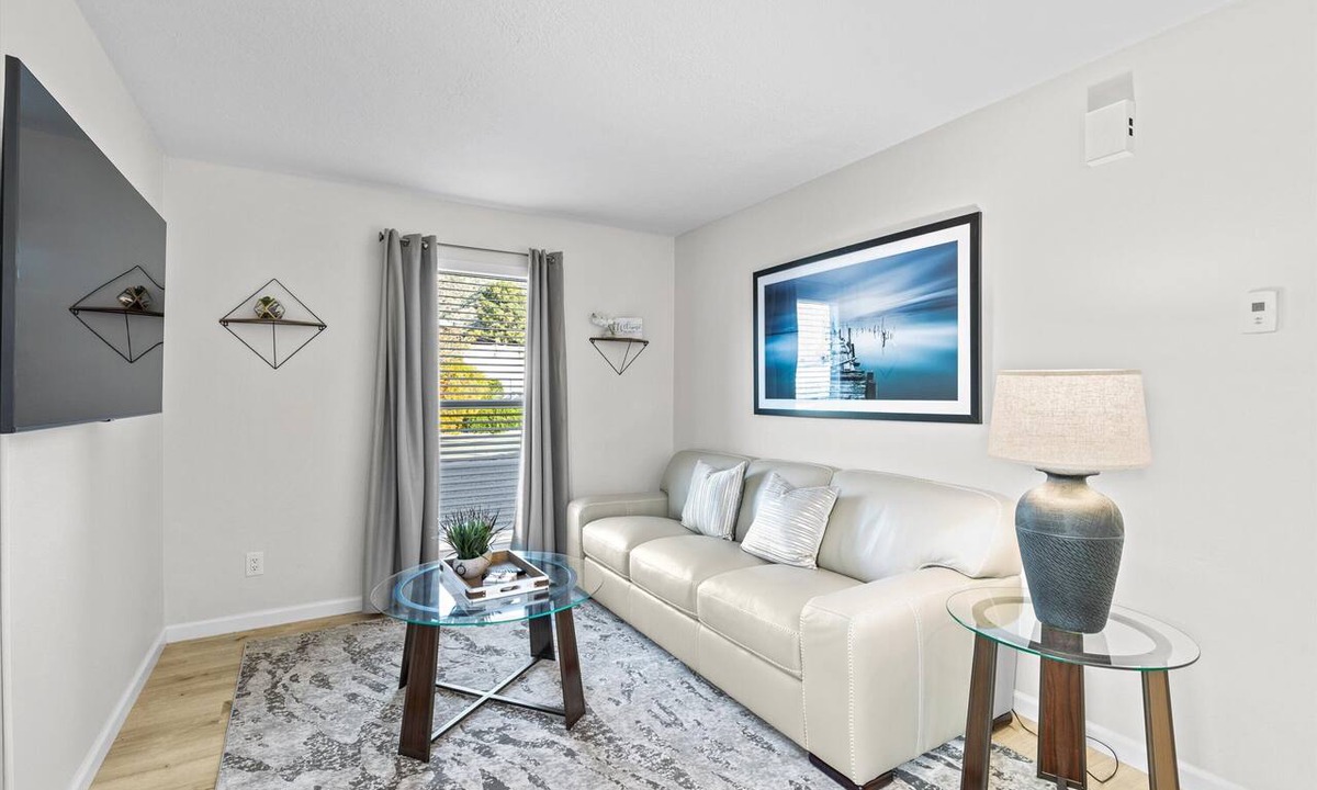 Northeast Heights Apartment | Luxury Apt at the Base of the Sandia Mountains near Breweries, Hiking, Biking