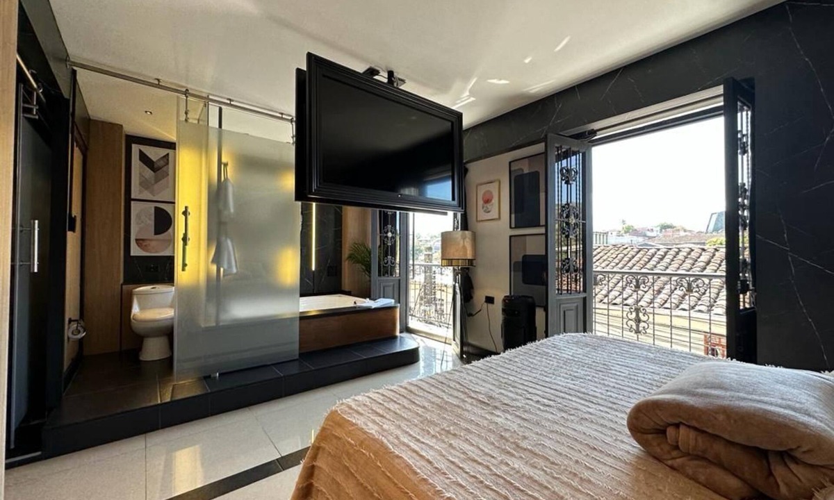 La Estrella Apartment | Luxury apt with jacuzzi near downtown