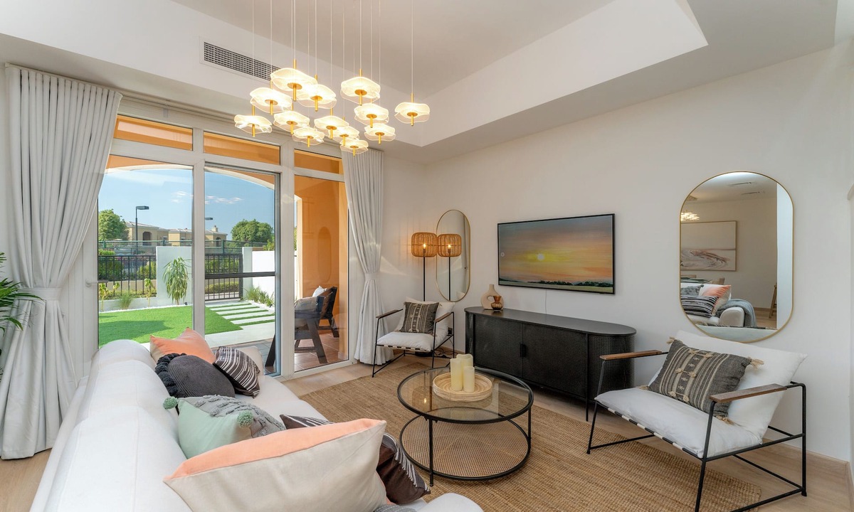 Arabian Ranches Villa | Luxury Arabian Ranches Villa on Pool and Park.