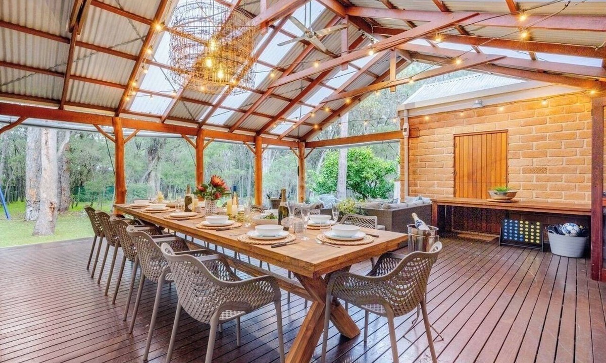 Burnside House | Luxury Bush Retreat- Sleeps 12- Near Beach & Town- Super Winter & Spring Special