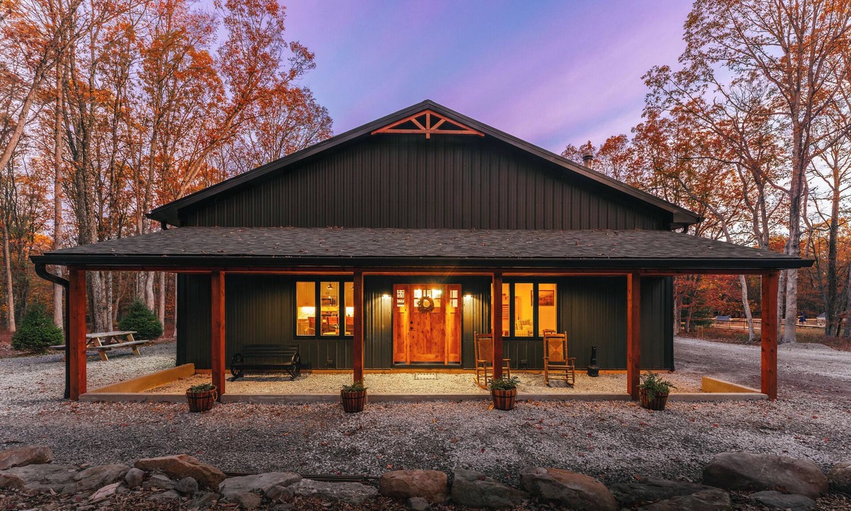 Jim Thorpe House | Luxury Barndominium w/Golf Sim, Hot Tub, Home Theater, Minutes to Jim Thorpe!