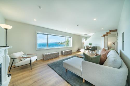 Oriental Bay Apartment | Luxury Beachfront Apartment - Entire 2 Level Apartment