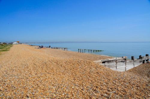 Eastbourne Apartment | LUXURY BEACHFRONT OUTSTANDING 2 bedroom APARTMENT