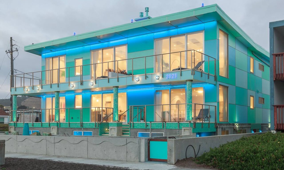 Sharp Park Condo | Luxury Beachfront Penthouse near SF (3)