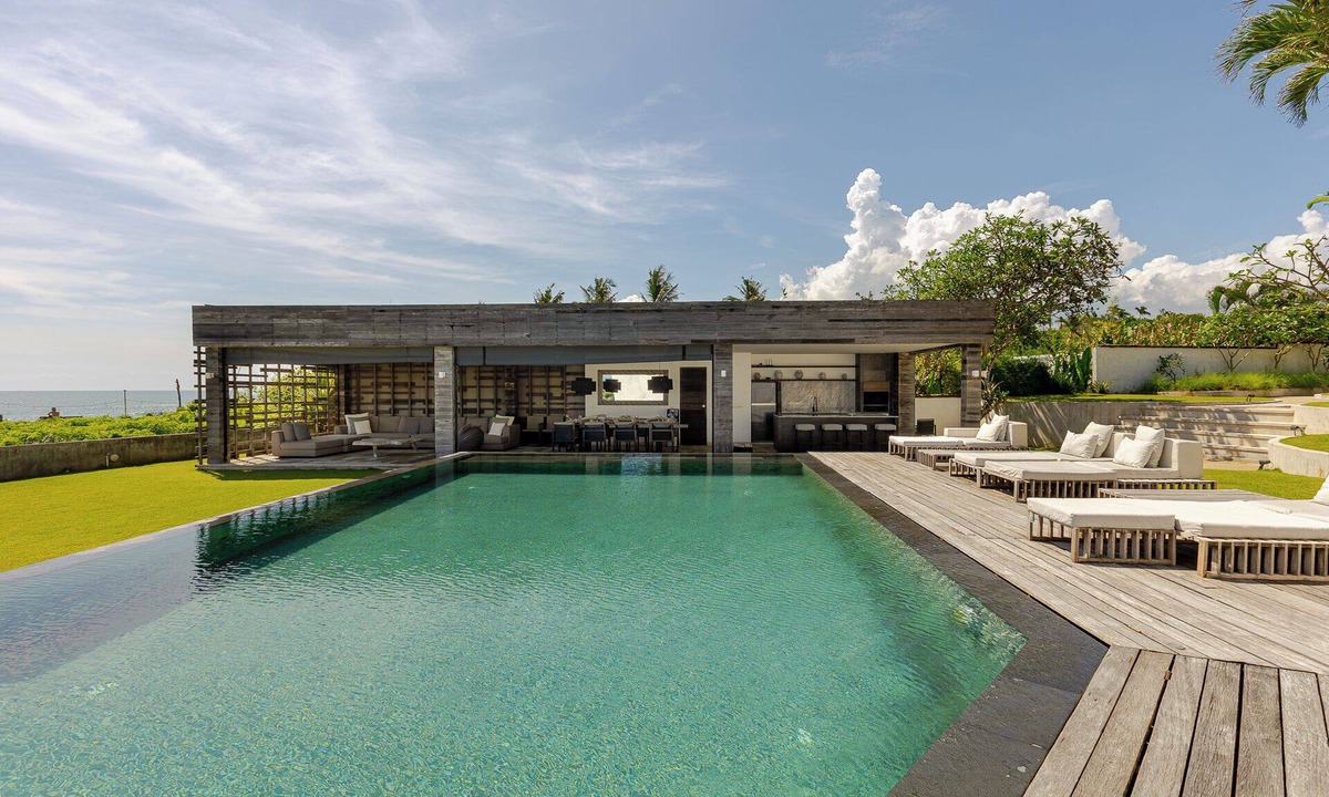 Cemagi Villa | Luxury Beachfront Villa in Bali on 3000 sqm Estate-Beach Club & 2 Pools- Canggu