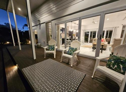 Maninoa Villa | Luxury Beachside Home