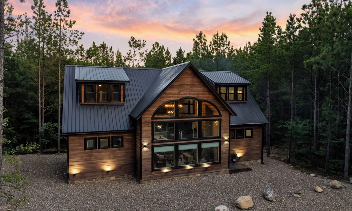 Pickens Cabin | Luxury cabin with Barrel Sauna, Pet- Friendly