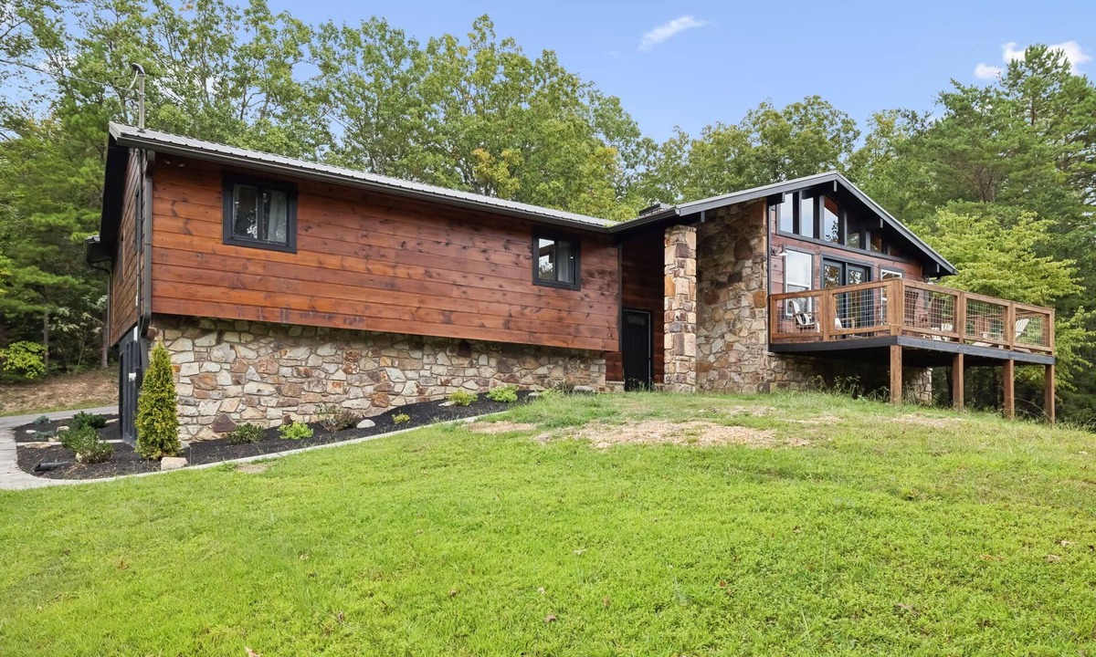 Caton Cabin | Luxury Cabin with Indoor Pool, Theater, Hot Tub & Fire Pit Sleeps 20