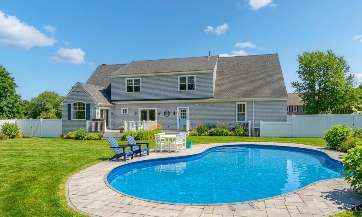 East Sandwich House | Luxury Cape Cod Summer Rental with Pool RPMS180