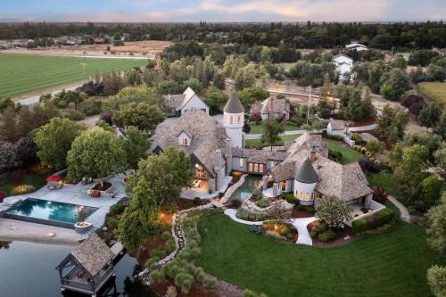 Davis House | Luxury Castle Retreat at UC Davis