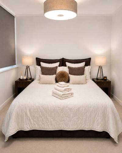 Solihull Apartment | Luxury Central Solihull Apt - King Bed, Sofa Bed & 2 Parking Spaces