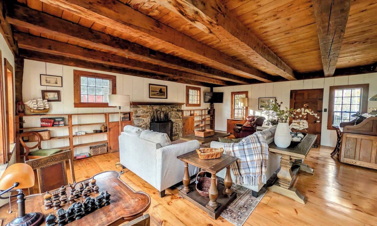 Surry House | Luxury Coastal, Fire Pit, 5 minutes to the Beach