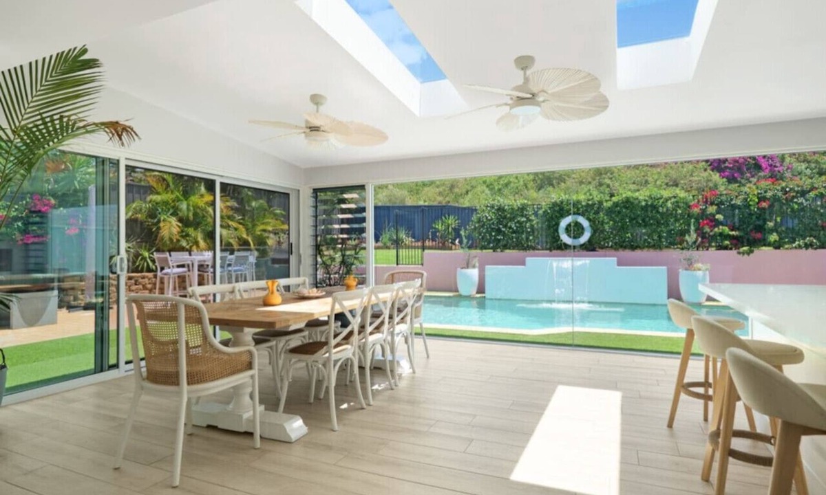 Anna Bay House | Luxury coastal house, pool, walk to shop & beach