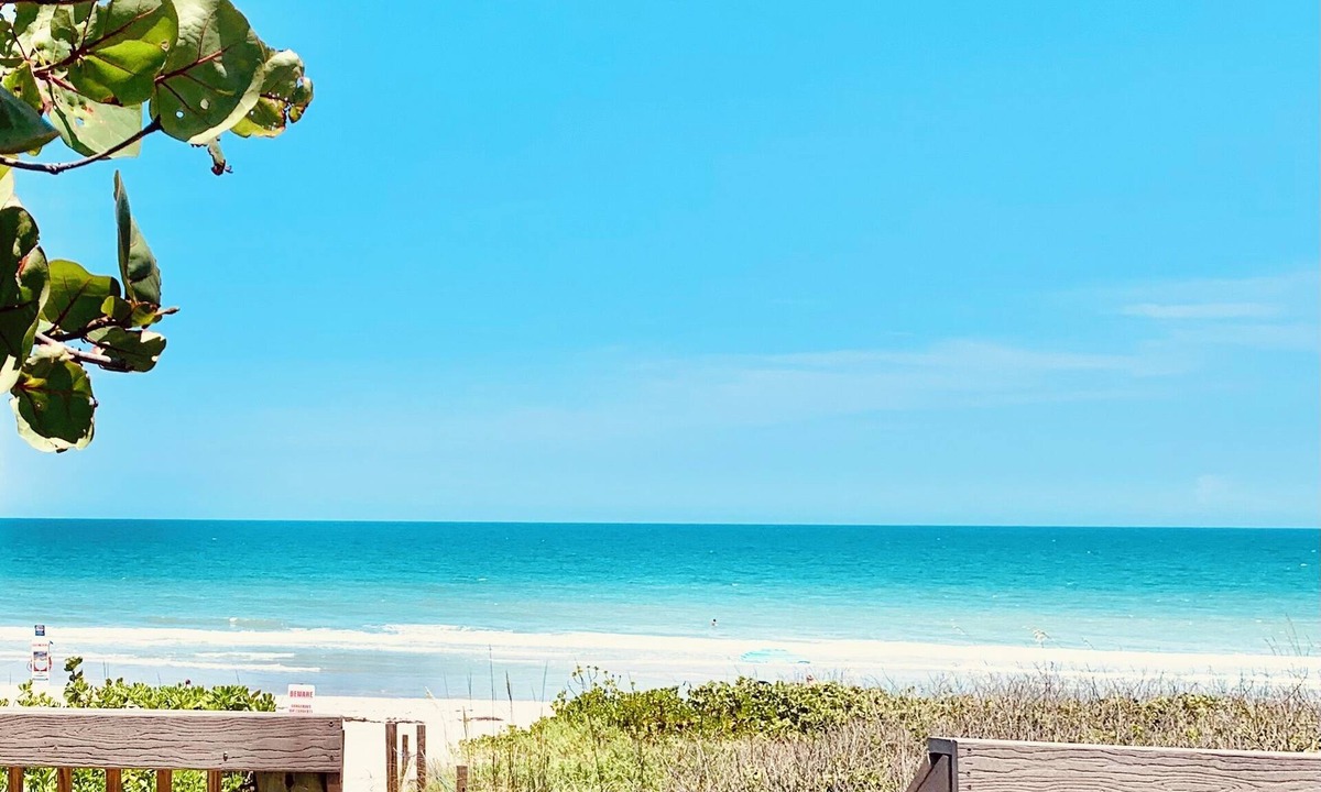 Melbourne Beach House | Luxury Coastal Retreat: Hanging Bed, Steps to Sand & Private Ocean Access