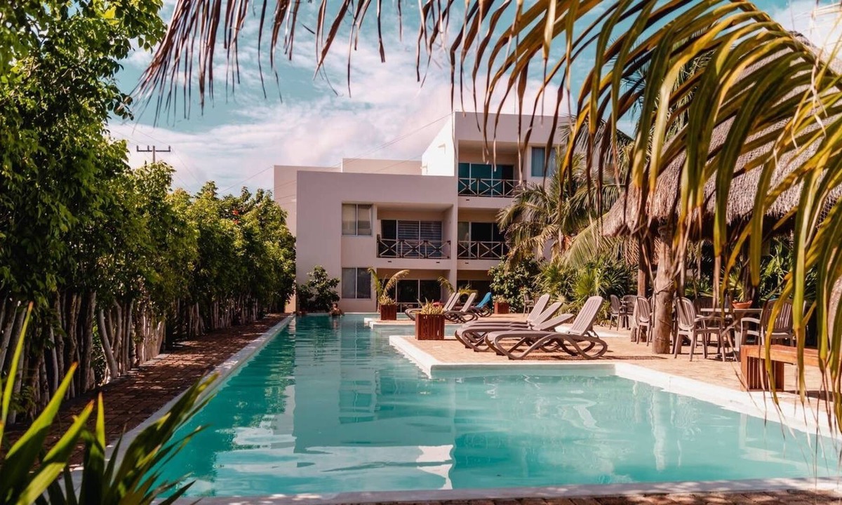 Merida Condo | Luxury Condo, 200Mbps Fiber optic, Progreso East, steps from the beach