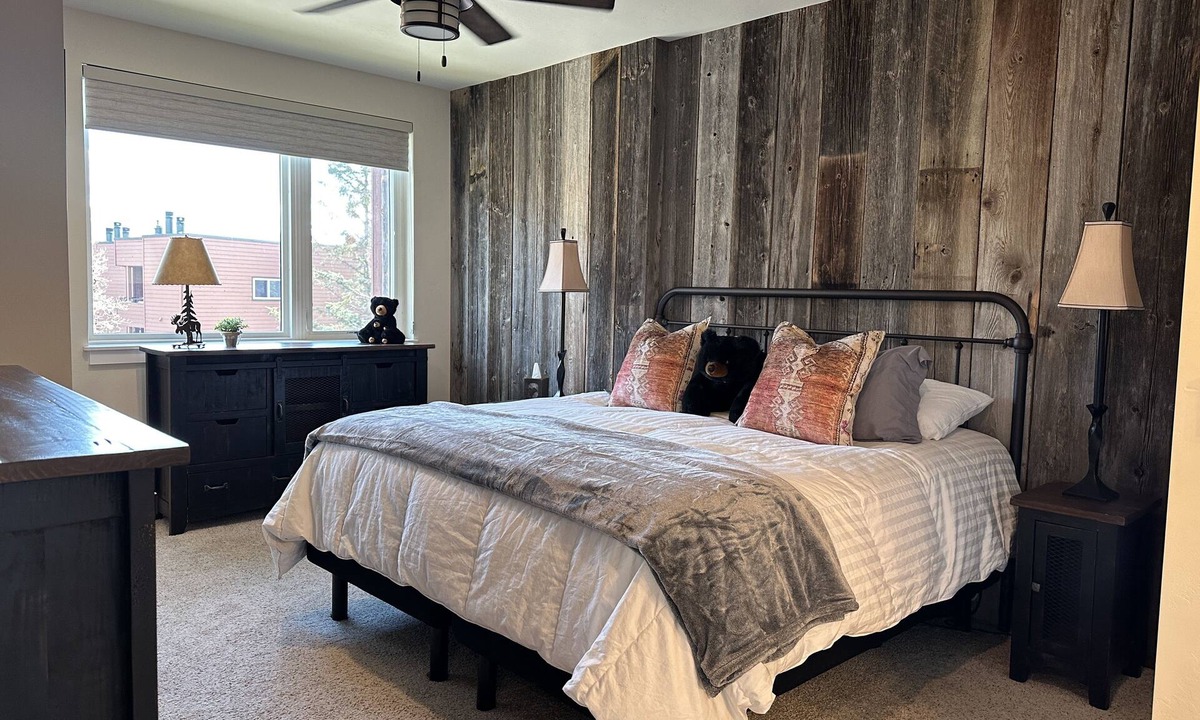 Dillon Condo | Luxury Condo: Walk to Dillon Amphitheater Concerts & Lake Dillon Marina