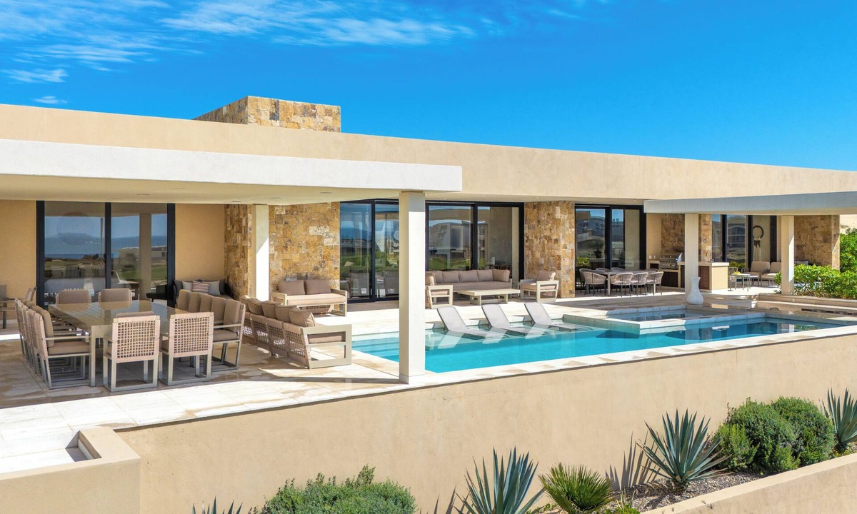 Los Cabos House | Luxury Contemporary Haven in Diamante