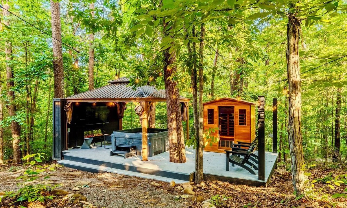 Sevierville Hotel | Luxury Couples Cabin | Hot Tub + Theater