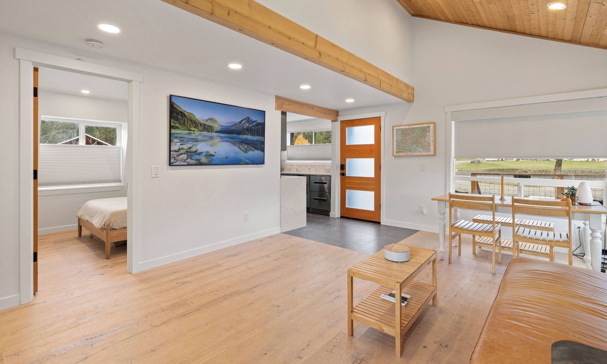 Ronald Cabin | Luxury Custom Cabin with Sauna– Near Lake Cle Elum, Skiing, & Downtown Roslyn