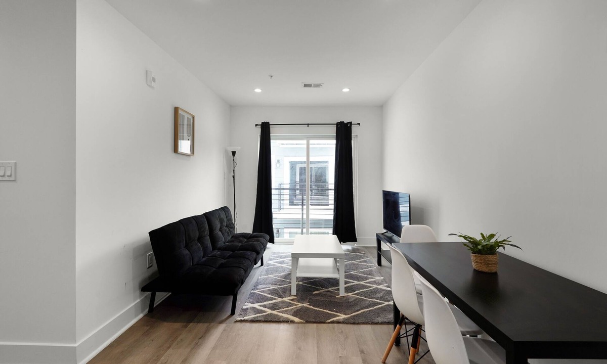 Petworth Bed & Breakfast | Luxury DC Unit with Courtyard View & Close to All