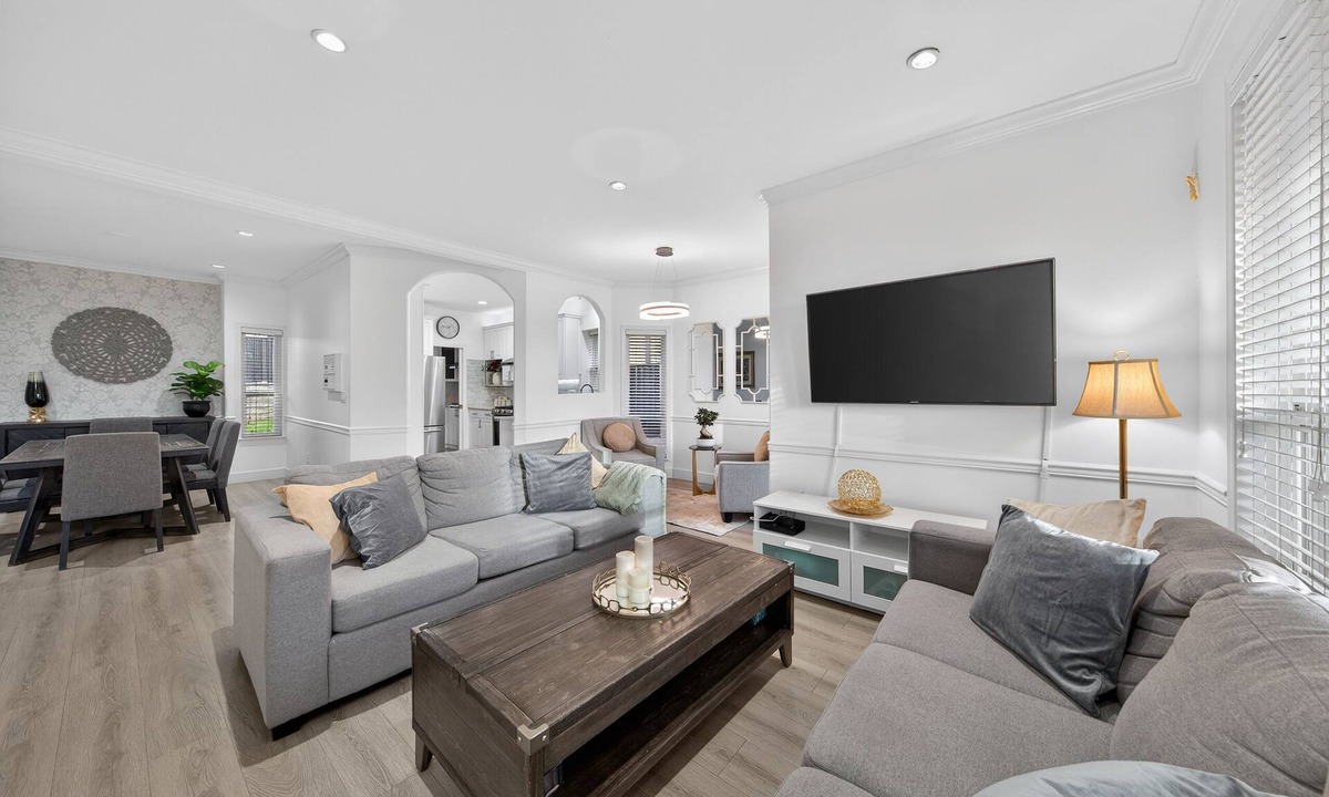 Delta House | Luxury Delta House with all King Beds | 5 Bedrooms