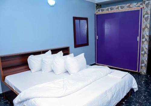 Ota Hotel | Luxury Deluxe 1 Bed, 1 Bath