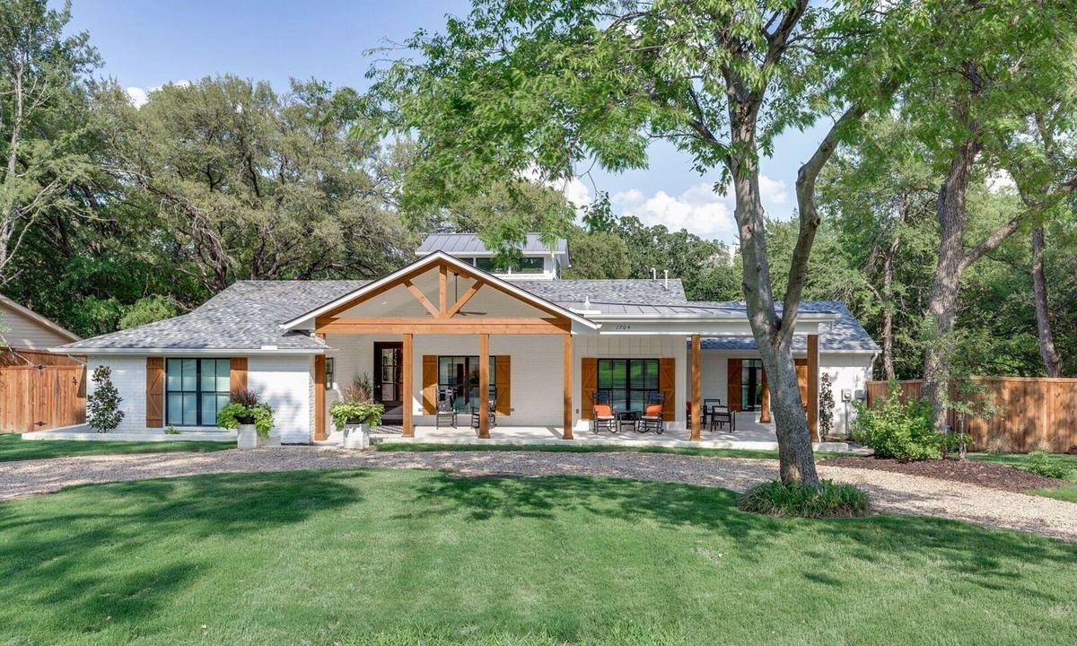 Grapevine House | LUXURY DESIGNERS HOME by Gaylord/Lake Grapevine/Slps 24/POOL/DFW Airport