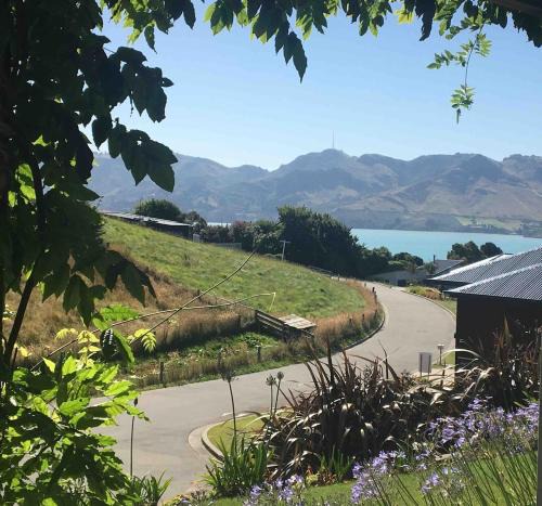 Diamond Harbour Apartment | Luxury Diamond Harbour Retreat with Ocean Views