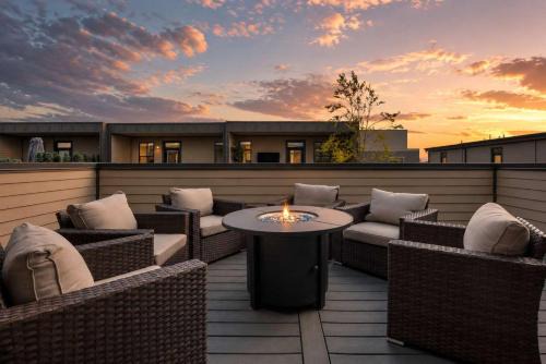 Lockerbie Square House | Luxury Downtown-Chatham Arch BoHo-style Townhome-Family Friendly