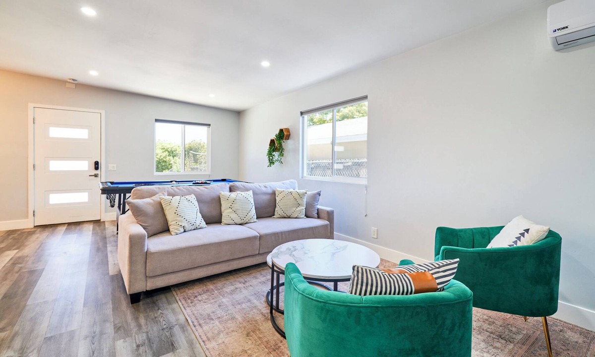 Golden Hill House | Luxury Downtown Oasis with Spa