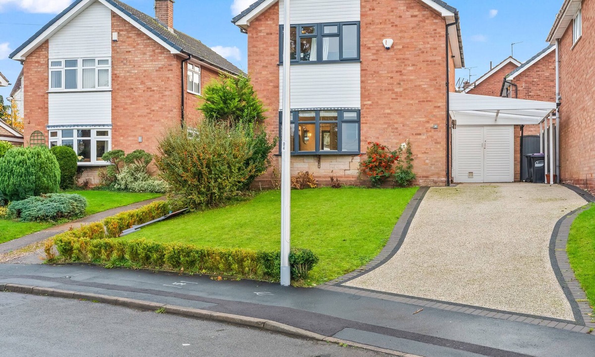 Cosford House | Luxury Equipped 3 Bedroom House, Shropshire NR Telford, Cosford & Wolves