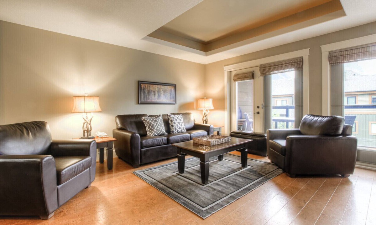 Canmore Condo | ❤️🌲Luxury Escape w/Superb Views for 6☀️Indoor Pool & Hot Tub☀️