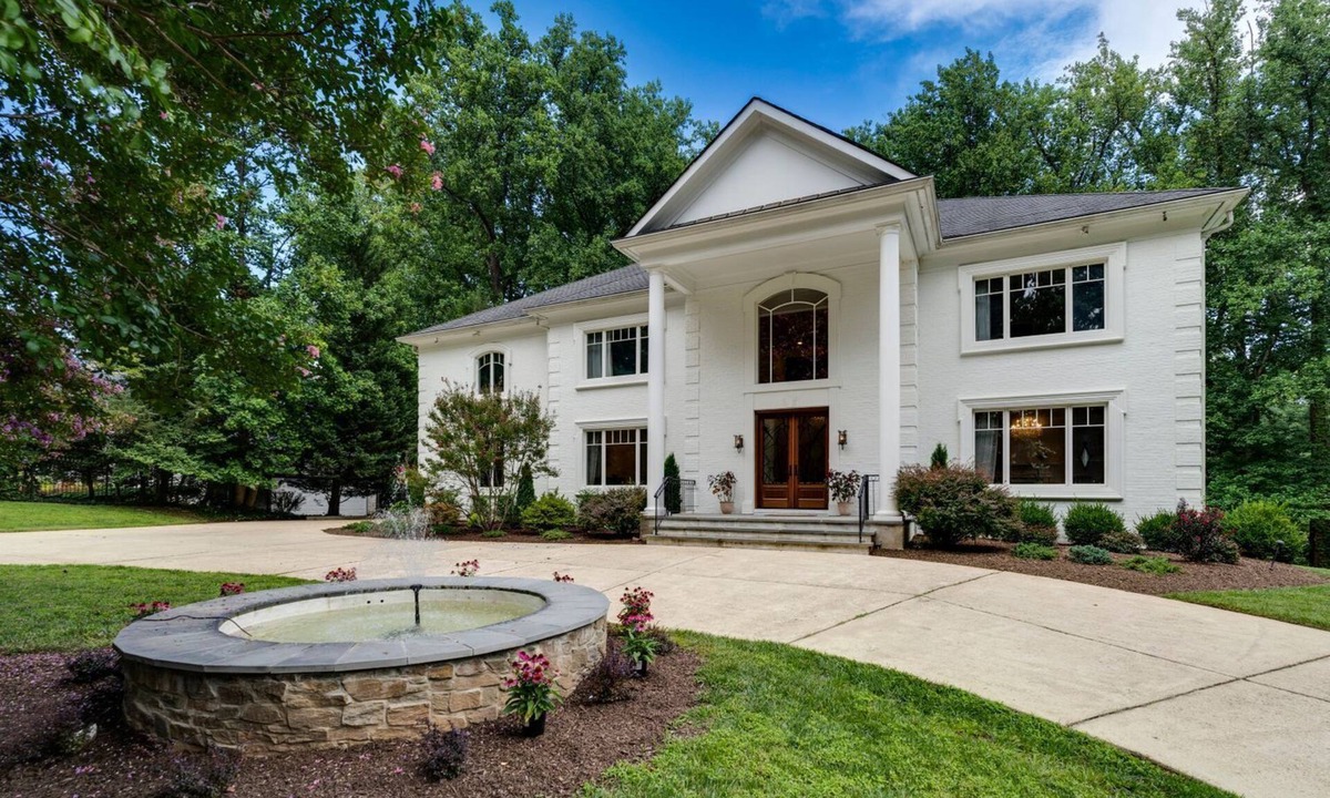 Bethesda House | Luxury Estate House with all the comforts . Close to metro
