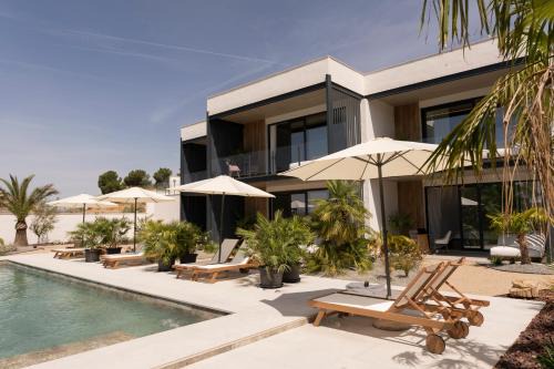 Layos Bed & Breakfast | Luxury Experience Suites