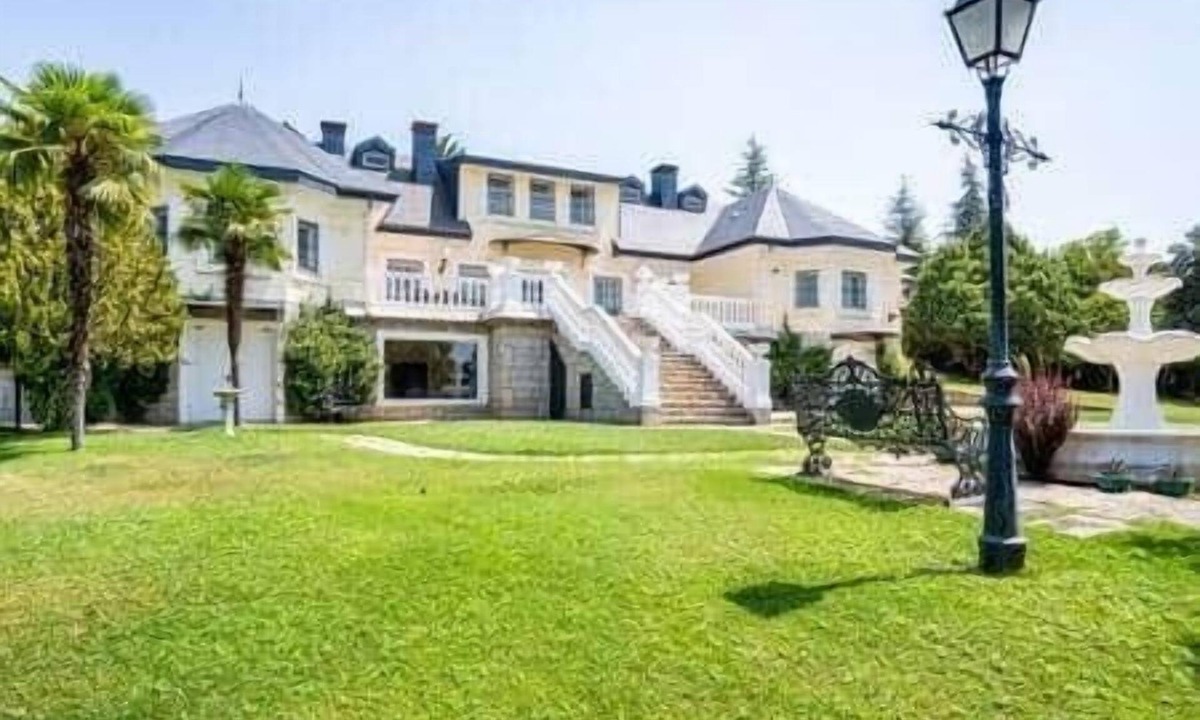 Navalafuente Villa | Luxury Finca in the Sierra de Madrid - Swimming Pool, Gardens and Total Privacy